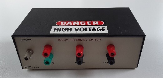 1 kV reversing switch