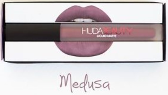 https://media.myshop.com/images/shop5876700.pictures.Huda-lipstick-matte-parelmoerpaars-Medusa.medium.jpg