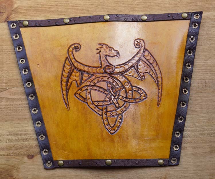 Leren middeleeuwse armkappen " Bruin met draken "