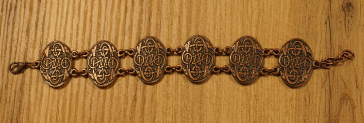Middeleeuwse armband " Celtic dogs " roodkoperkleurig