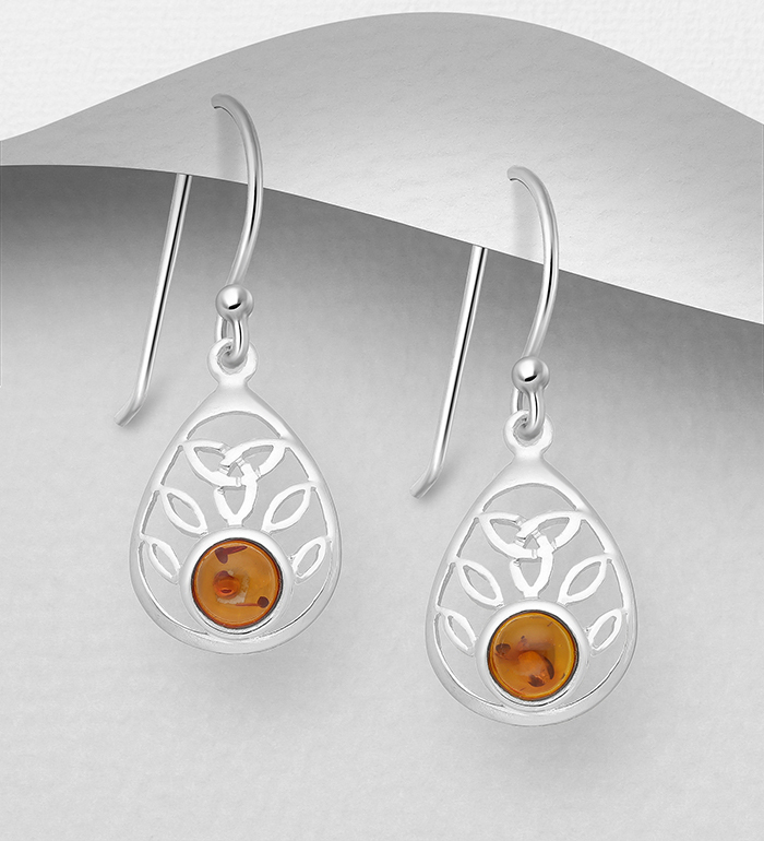 Zilveren oorbellen " Keltische knoop met oranje steen "