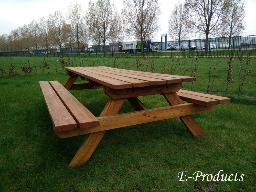 <BIG><B>Table de pique-nique en bois dur (250 x 160 x 75 cm) (4.5 cm d'épaisseur)</B></BIG>