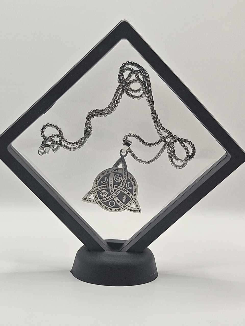 Ketting met Keltische knoop hanger symboliseert eeuwige verbinding